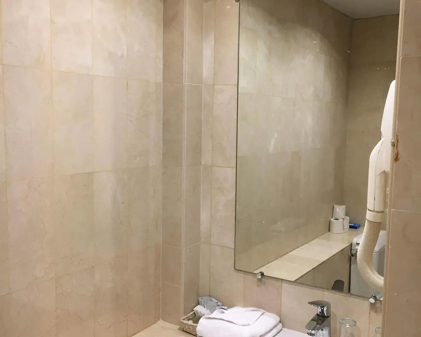 Hotel Saint Christophe Paris 3*,