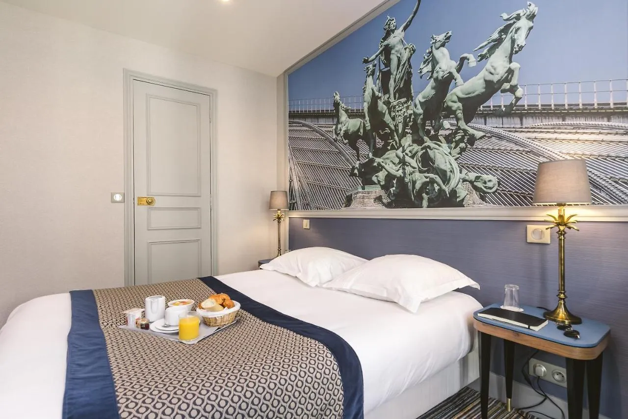 ***  Hotel Saint Christophe Paris France